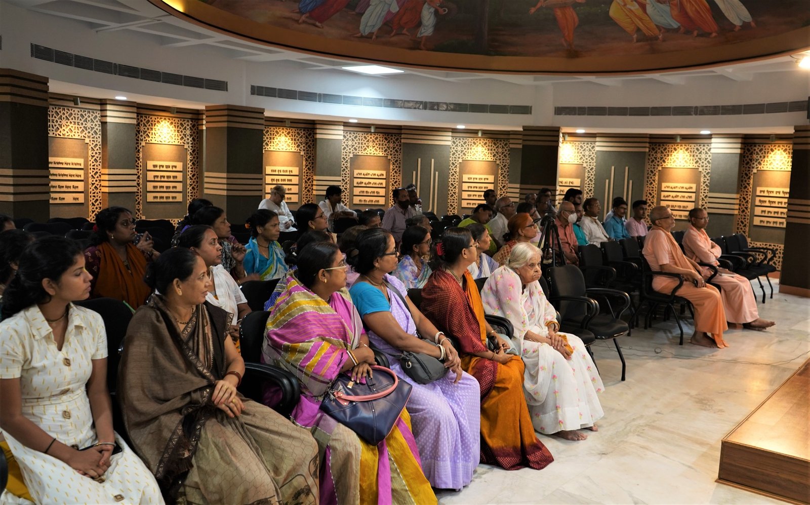Best-Small-auditorium-booking-kolkata-gaudiya-mission-auditorium-11.jpg