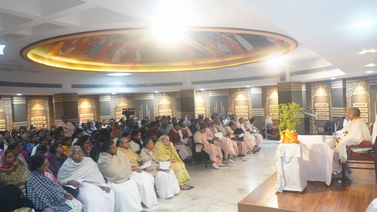 Best-Small-auditorium-booking-kolkata-gaudiya-mission-auditorium-25.jpg